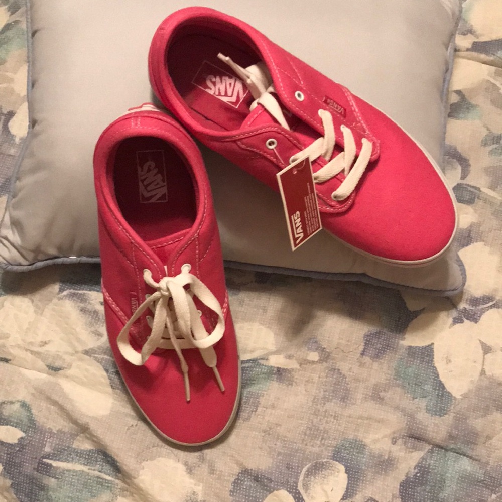 Youth girls Vans pink sneakers, missy size 6. NWT